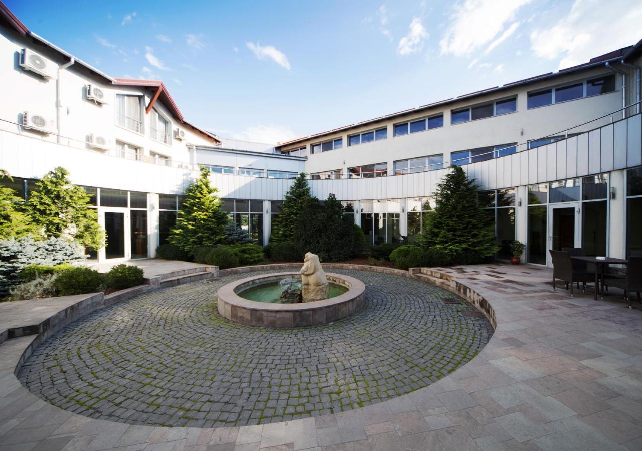 Hotel Atrium Tîrgu Secuiesc Εξωτερικό φωτογραφία